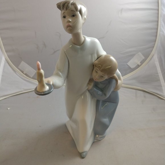 Lladro Children in Nightshirts Figurine - Picture 1 of 3
